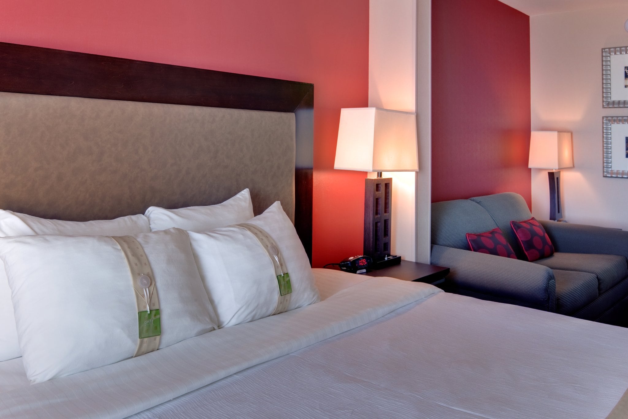 Holiday Inn Hotel & Suites BAKERSFIELD - Tap to explore photos