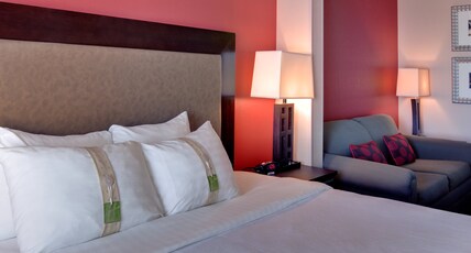 Holiday Inn Hotel & Suites BAKERSFIELD Room Type - 1 King Bed Standard Sofa Bed