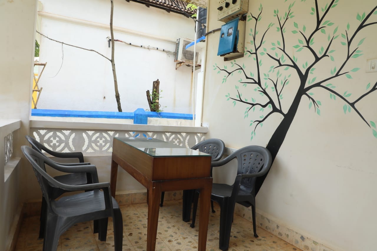 Rustic Hostel - Anjuna Beach - Tap to explore photos