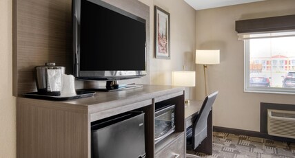 BEST WESTERN SHEPHERDSVILLE Room Type - 1 King Bed, Mobility Accessible, Communication Assistance, Bathtub, Non-Smoking, Full Breakfast