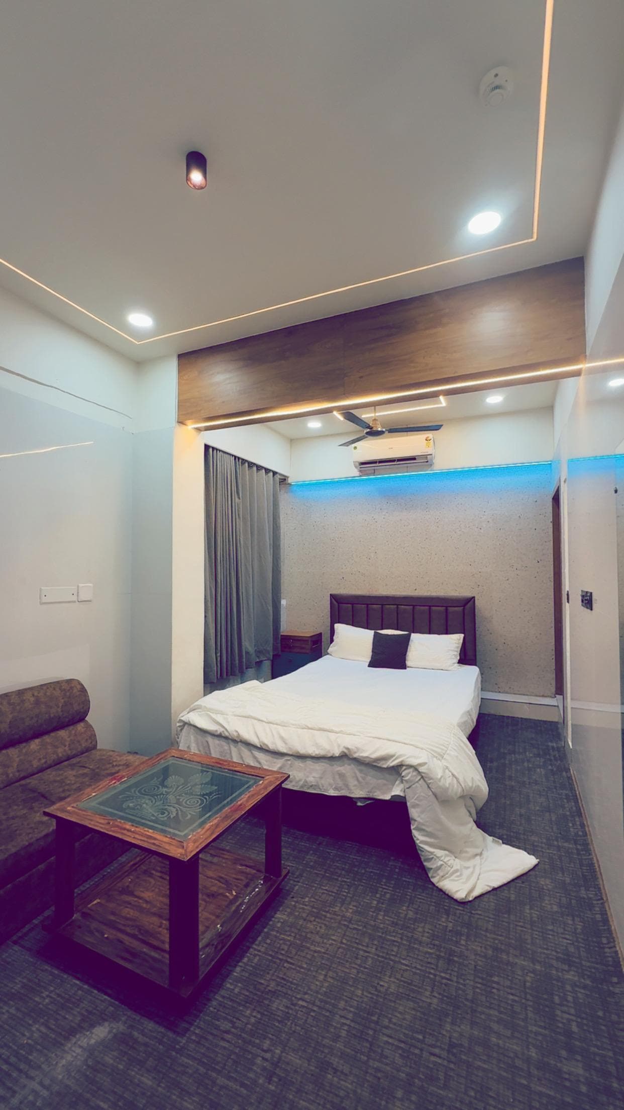 Hotel Sky Vilaa - Tap to explore photos