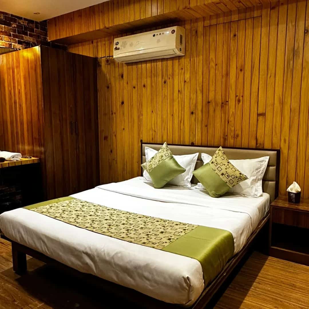 Hotel Global - Tap to explore photos