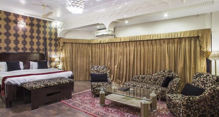 Hotel Ambassador Room Type - Maharaja Suite with Bathtub and Living Area