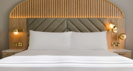 DoubleTree by Hilton Bristol North Room Type - KING ACCESSIBLE GUEST RM