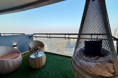 The Cosmo  CitySkyline View Netflix
