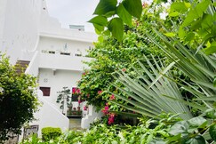 Mosaic Guesthouse (Deluxe Room with Twin Bed)