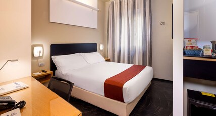 Best Western Hotel Major Room Type - 1 Queen Bed, Non-Smoking, Small Room