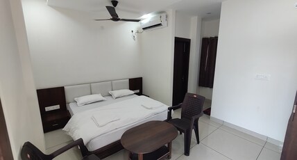 American Guest House Room Type - Luxury Bed Room with Garden View Balcony