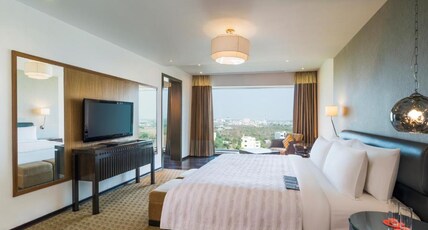 Le Meridien Nagpur Room Type - Executive Suite with Bathtub & Seating Area