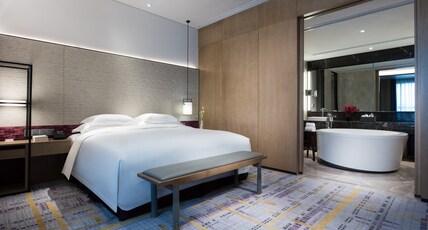 Crowne Plaza Baoji City Center Room Type - 1 Bedroom Suite 1 King River View
