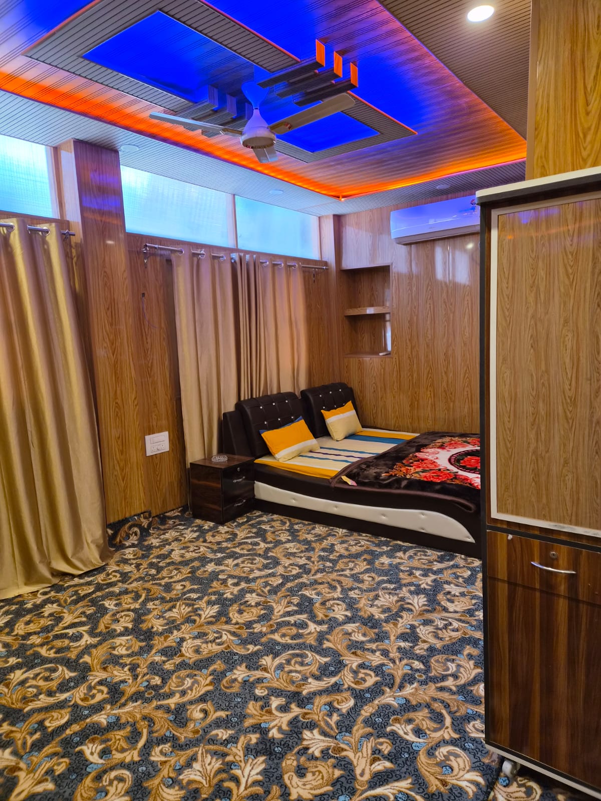 Dilli Darbar Hotel & Restaurant - Tap to explore photos