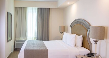 Best Western Plus Monterrey Colon Room Type - 1 King Bed, Non-Smoking, Junior Suite, Kitchenette, Continental Breakfast