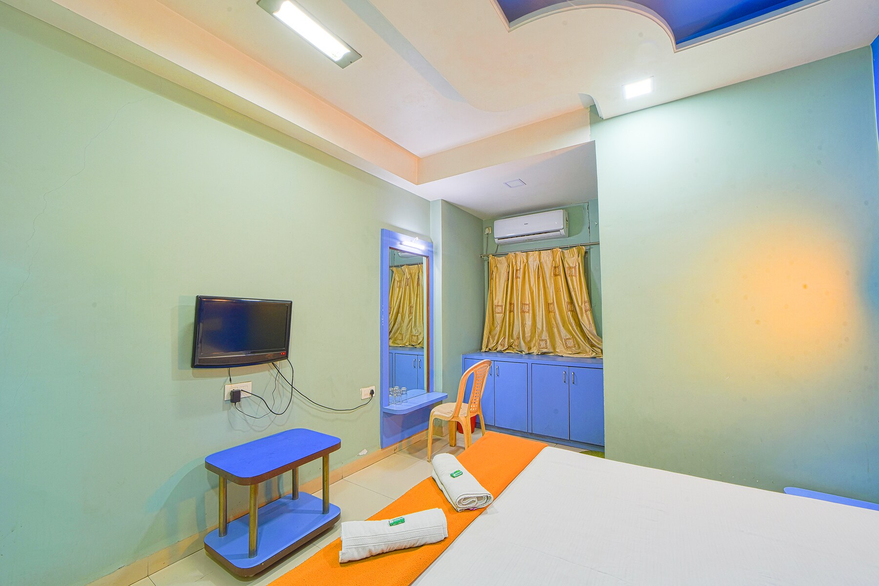 Hotel Radhika Deluxe - Tap to explore photos