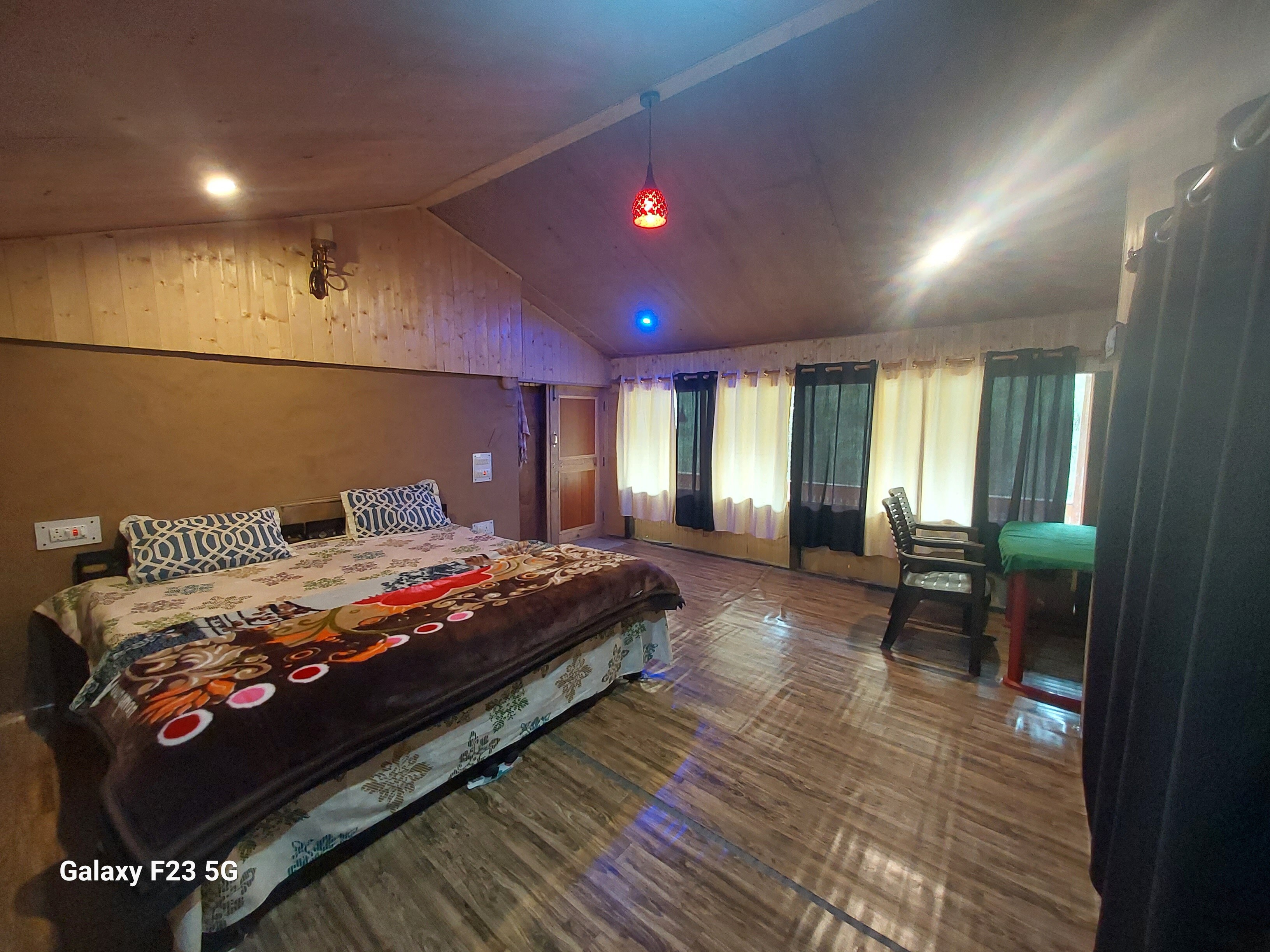 Sukunhomestayhallan1 - Tap to explore photos