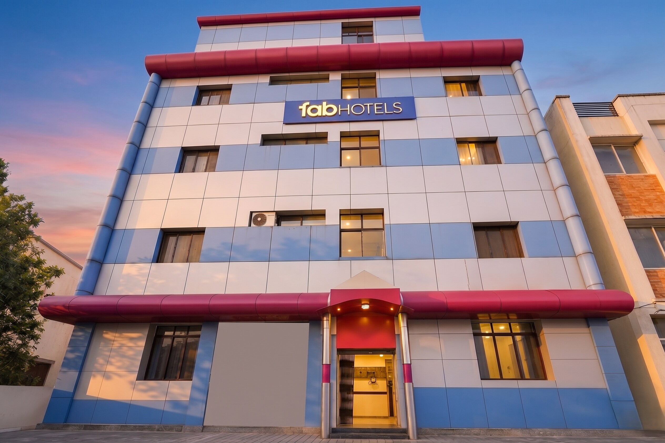 FabHotel Le Royal Inn - Nr Madras Medical Mission Hospital - Tap to explore photos