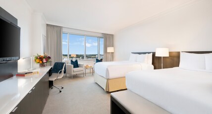 InterContinental CLEVELAND Room Type - 2 Double Classic Club Lounge Access Walk In Shower