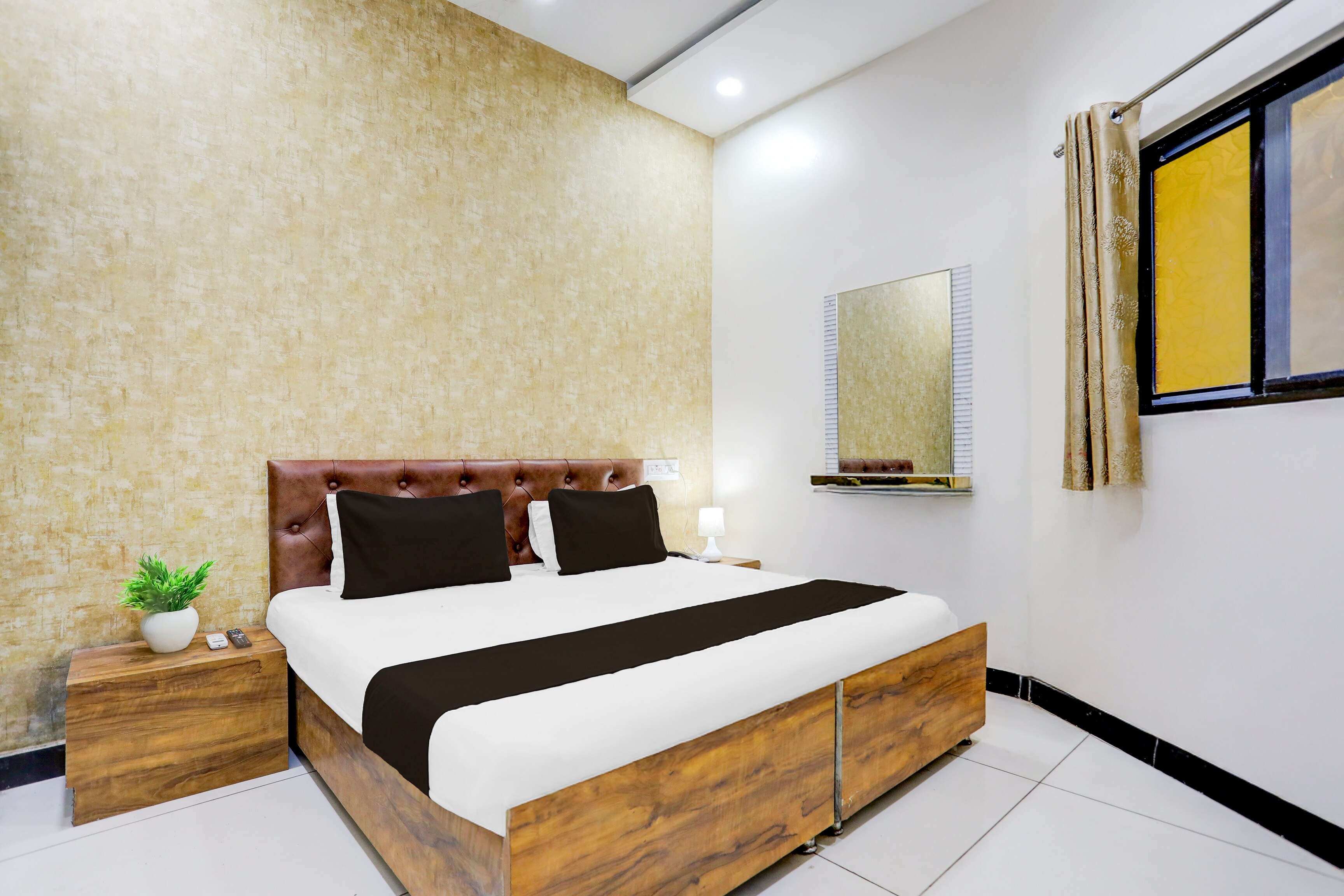 Hotel O Hilton tower - Tap to explore photos