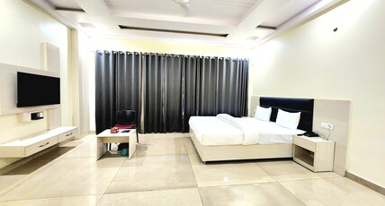 HOTEL GALAXY Room Type - Deluxe Room