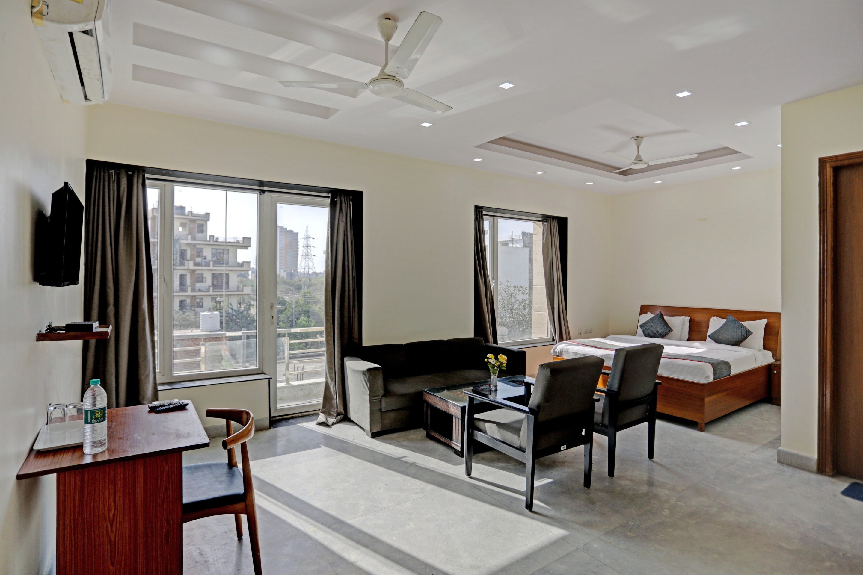 Townhouse Merriment Near ISKCON Temple Noida - Tap to explore photos