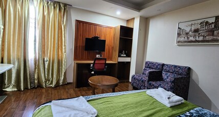 Saffron by Stay Pattern - City Center Room Type - Premier Room