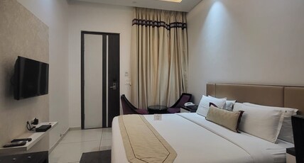 Jhansi Hotel Room Type - Super Deluxe Room With King Bed