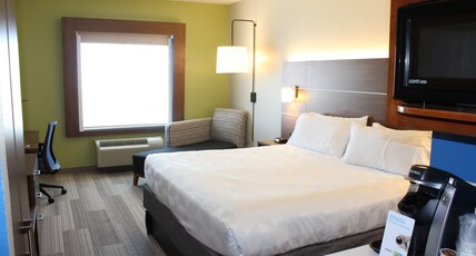 Holiday Inn Express Hotel & Suites Mansfield Room Type - 1 King Standard Comm Access Roll Shower