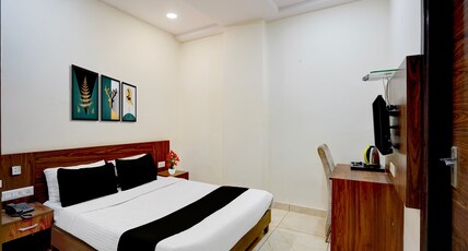 Super Townhouse Dashrathpuri Metro Formerly Elegant Palace Room Type - Deluxe Super Townhouse Dashrathpuri Metro Formerly Elegant Palace Room Type - Deluxe