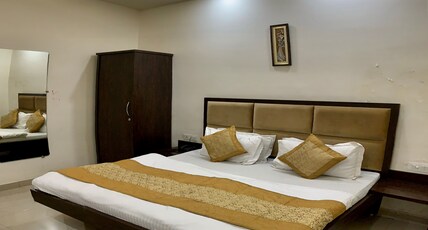 Hotel G R Residency | 2 Min Walk to Golden Temple Room Type - Deluxe Room