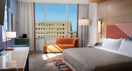 Canopy by Hilton New Orleans Downtown Room Type - 1 KING BED CORNER ROOM