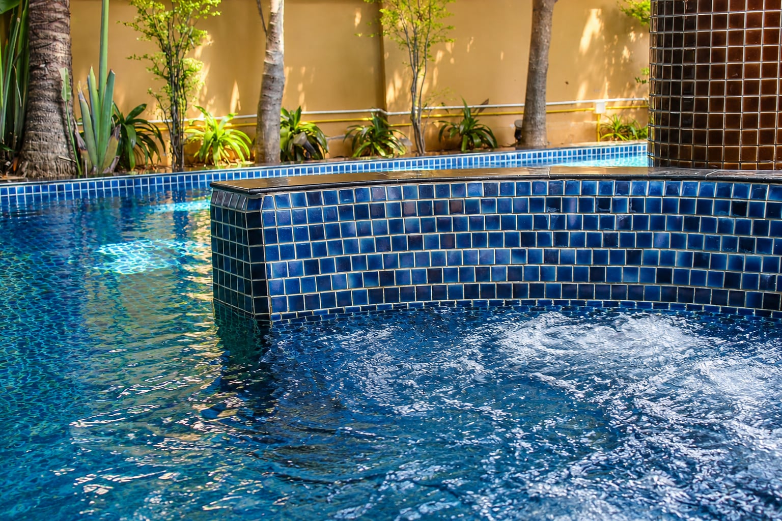 Nova Gold Hotel Pattaya - Tap to explore photos