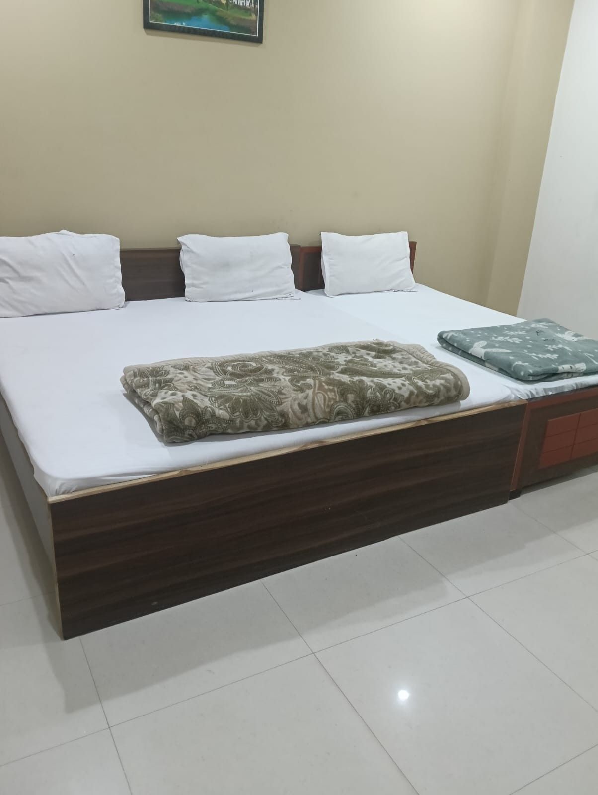 Hotel Shriji Nikunj - Tap to explore photos