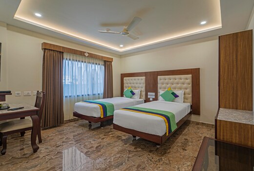 Treebo Aaravi Residency, 800 Mtrs From Promenade Beach