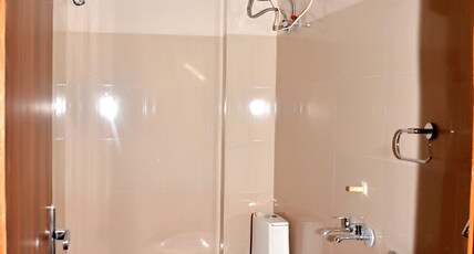 FAUJI HOME STAY Room Type - Bedroom 4