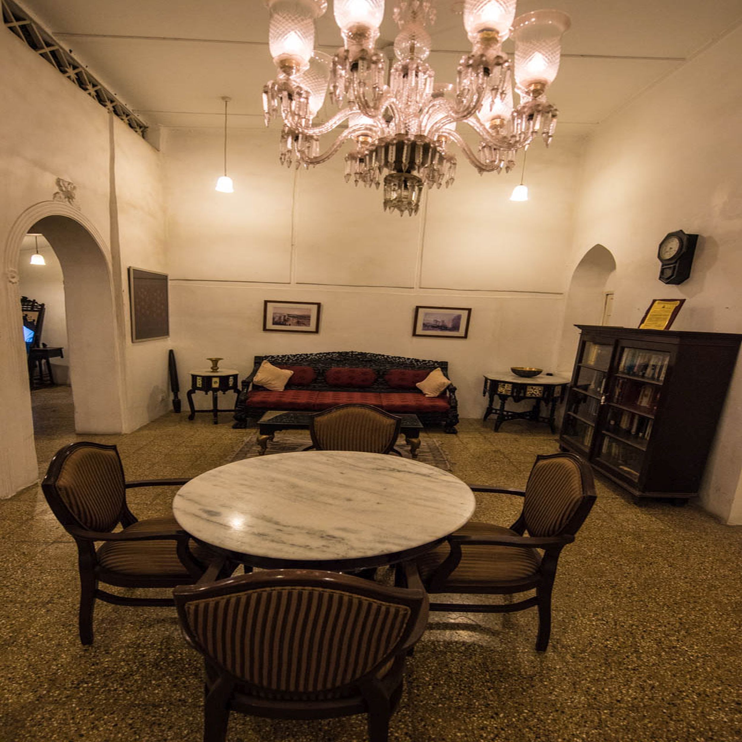 Divan's Bungalow - Tap to explore photos