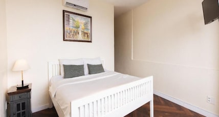 9 Hostel and Suites Room Type - Superior Deluxe Room with Private Bathroom 9 Hostel and Suites Room Type - Superior Deluxe Room with Private Bathroom