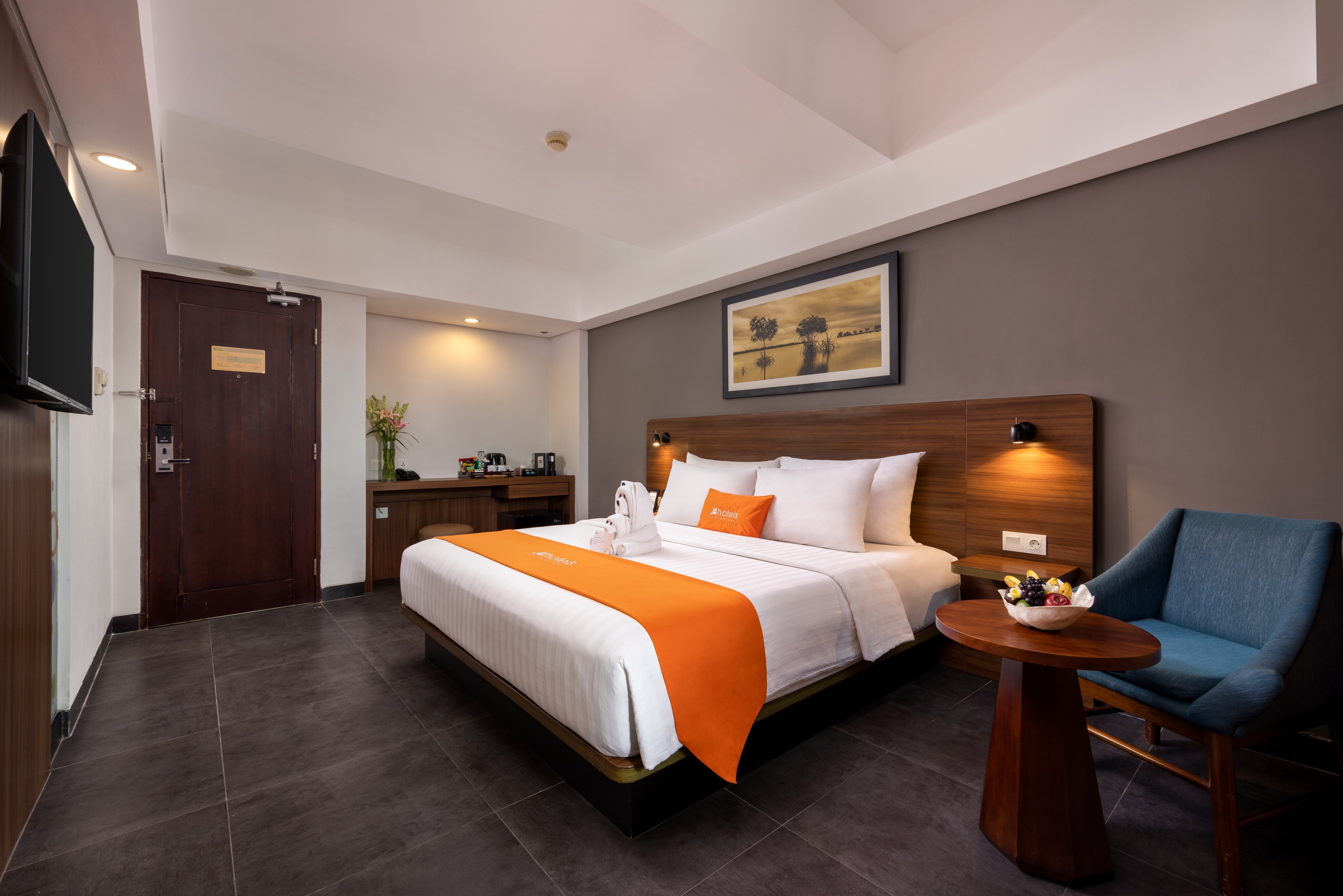 Hotel J4 Kuta Legian - Tap to explore photos