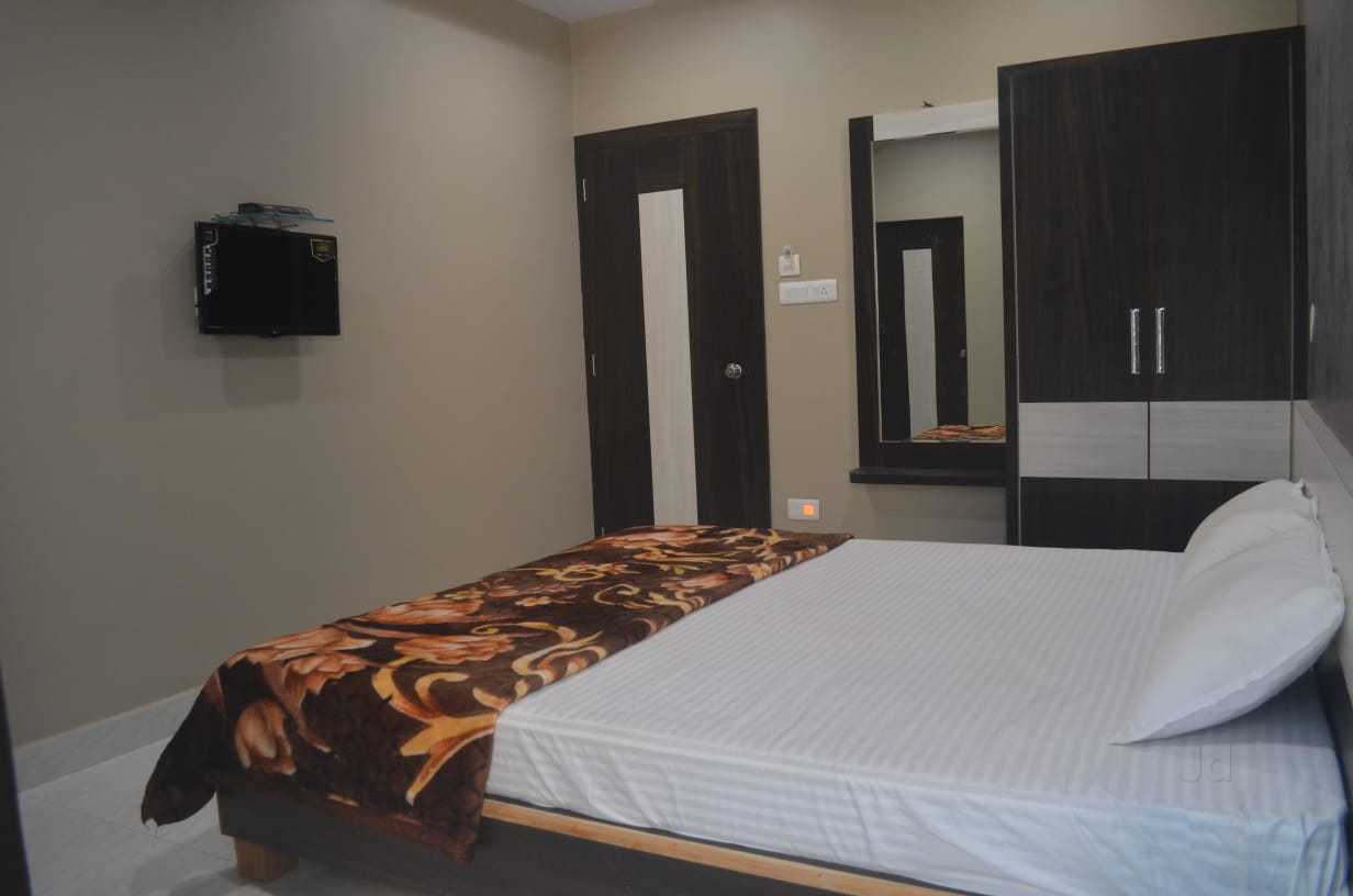 Hotel Premium - Tap to explore photos