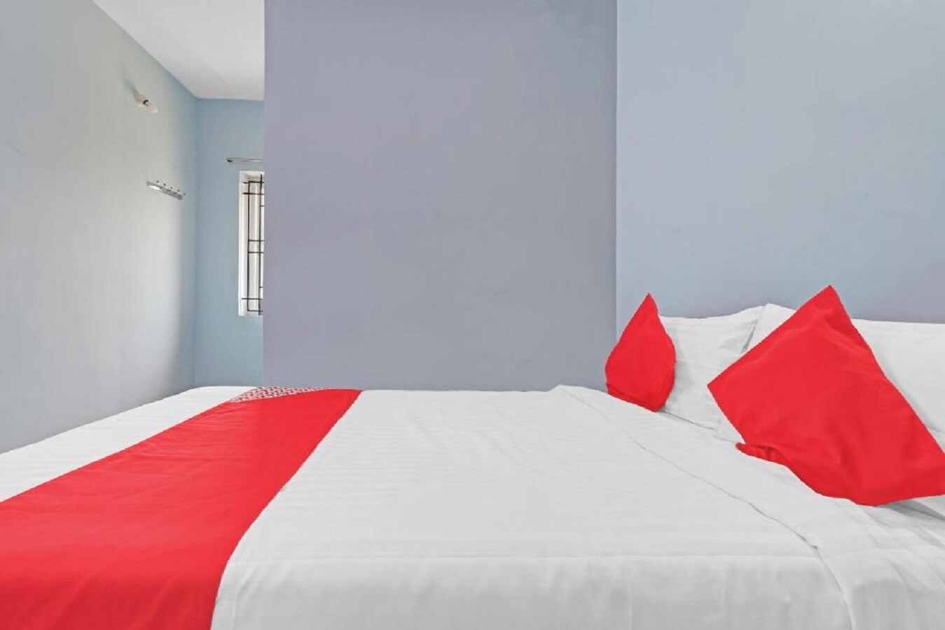 Sams Inn - Tap to explore photos