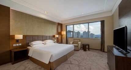 Holiday Inn Shaoxing Room Type - 1 King Bed 1 Bdrm Suite Living Area