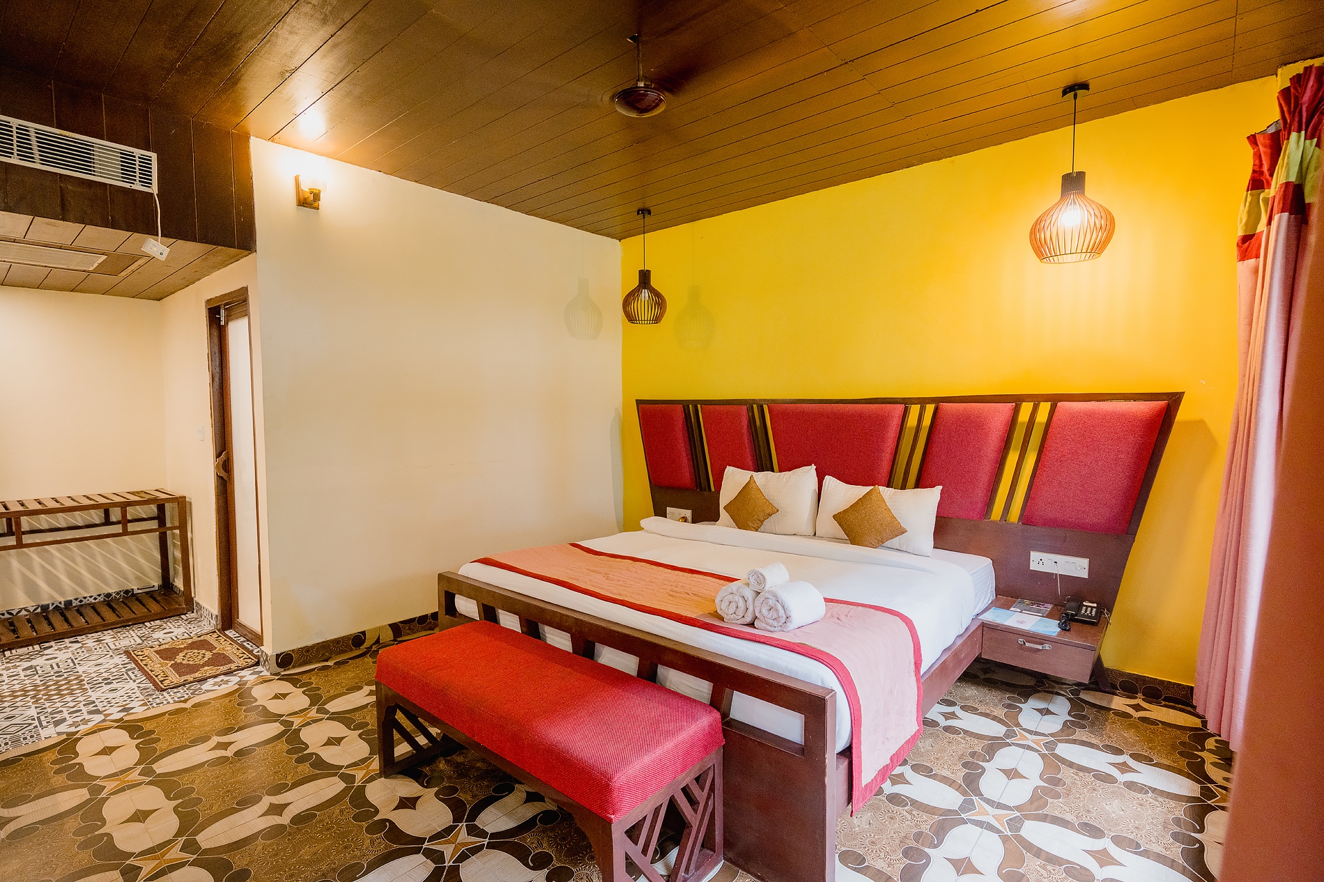 SILVER SAND VILLAGE RESORT - Tap to explore photos
