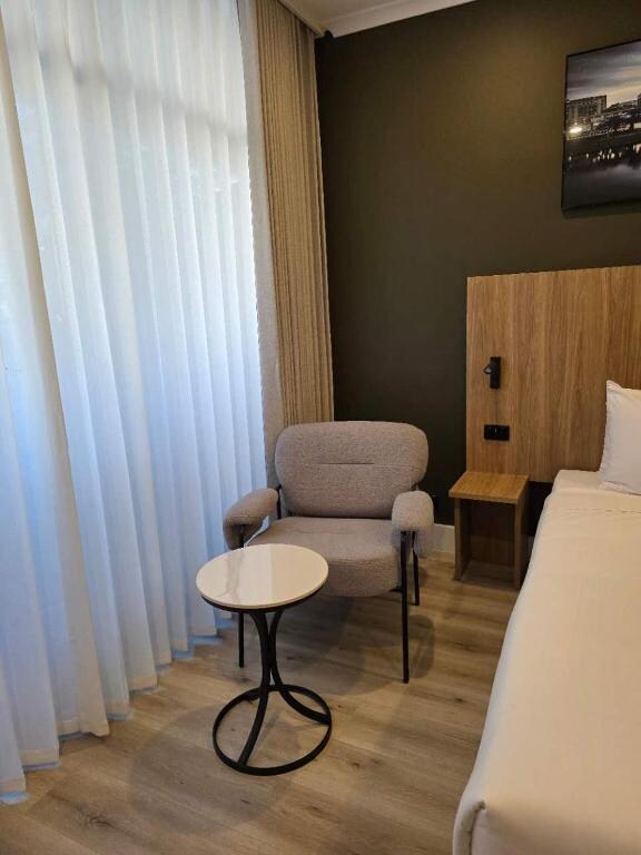 Park Inn By Radisson Melbourne Carlton - Tap to explore photos