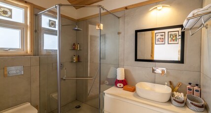 ama Stays & Trails - Soul Storries, Mussoorie Room Type - Aurora 02 Bedroom