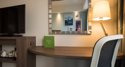 Hampton by Hilton Edinburgh West End Room Type - FAMILY CONNECTING ROOM Hampton by Hilton Edinburgh West End Room Type - FAMILY CONNECTING ROOM