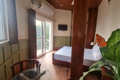 Off Road Cafe and Stays 