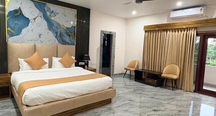 THE GOLDEN PALM RESORT & HOTEL Room Type - Premium Suite with BathTub and Private balcony THE GOLDEN PALM RESORT & HOTEL Room Type - Premium Suite with BathTub and Private balcony