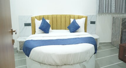 Govardhan Guest House Room Type - Super Deluxe Round Bed Room