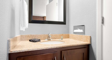 Best Western Pocatello Inn Room Type - 1 Queen Bed, Non-Smoking, Small Room, High Speed Internet Access, Full Breakfast