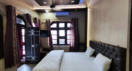 Neelam guest house, Bareilly Room Type - deluxe room