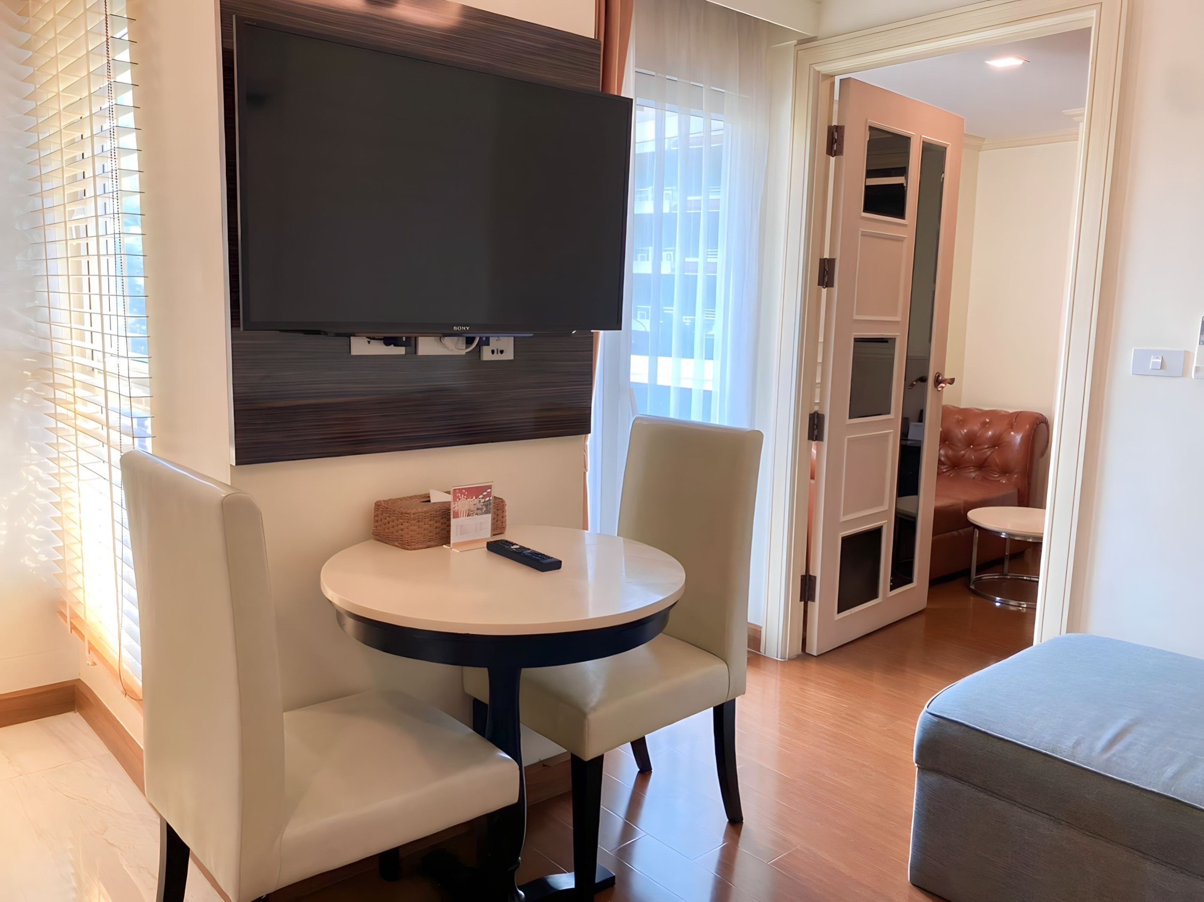 Aspira Hana Executive Suite Thonglor - Tap to explore photos
