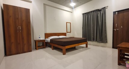Hotel D Ambassador Executive Lodge And Lawn Room Type - Deluxe Non AC